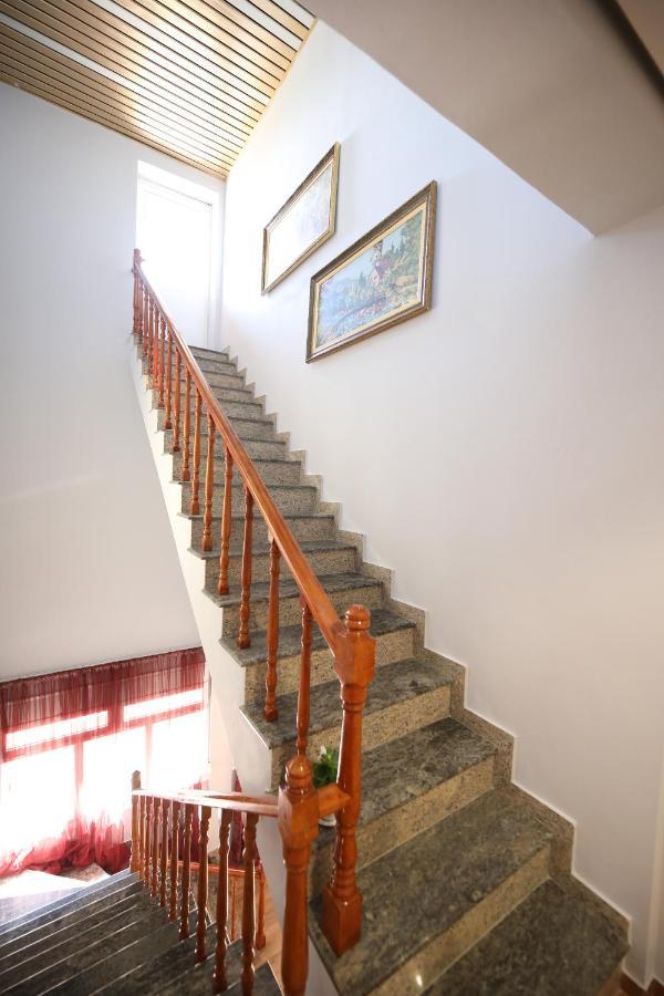 Ulcas Guest Huse * Wlora